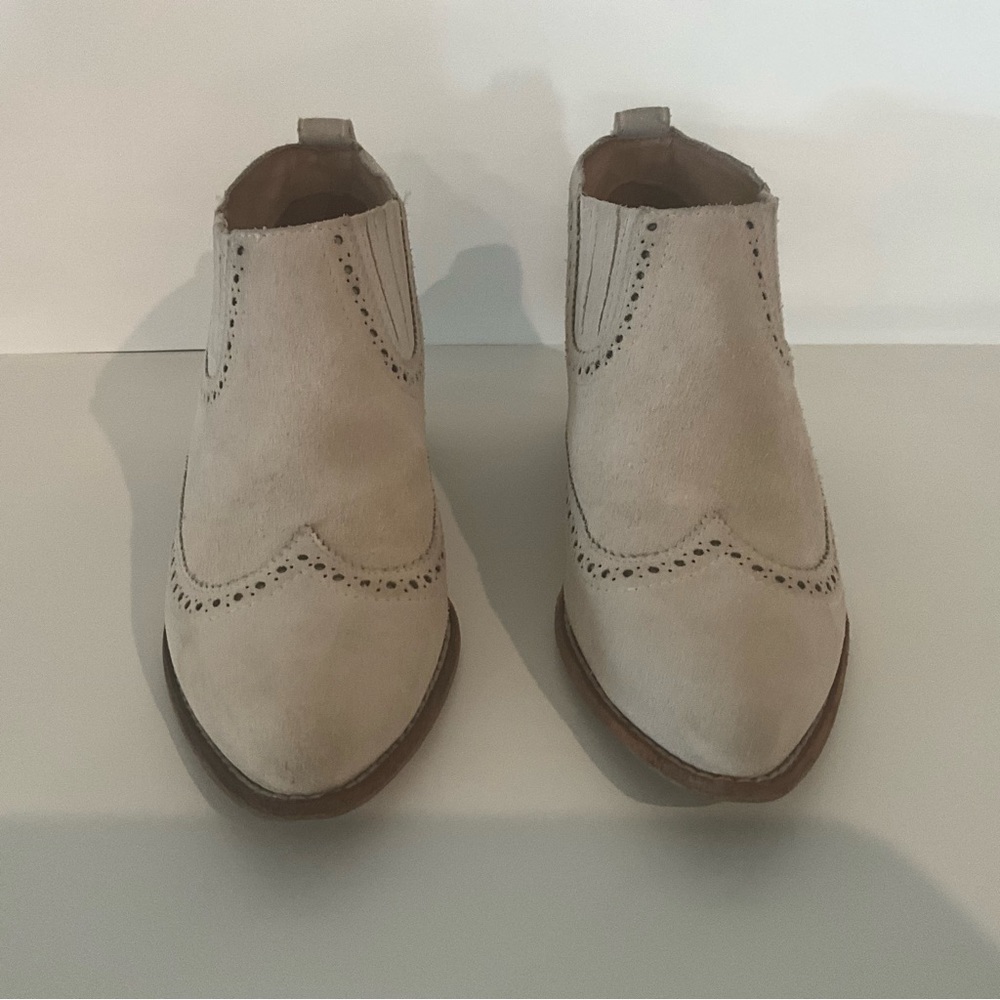 MADEWELL THE GRAYSON BROGUE CHELSIE BOOTIE. SZ 7. SUEDE WESTERN CUT ANKLE BOOT